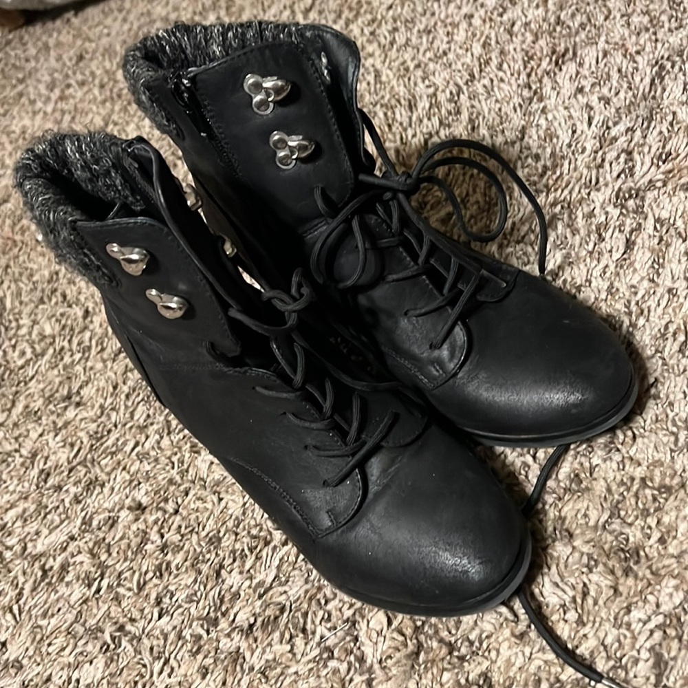 Heeled booties